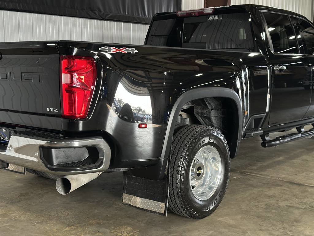 Used 2021 Chevrolet Silverado 3500 LTZ w/ LTZ Plus Package image 13