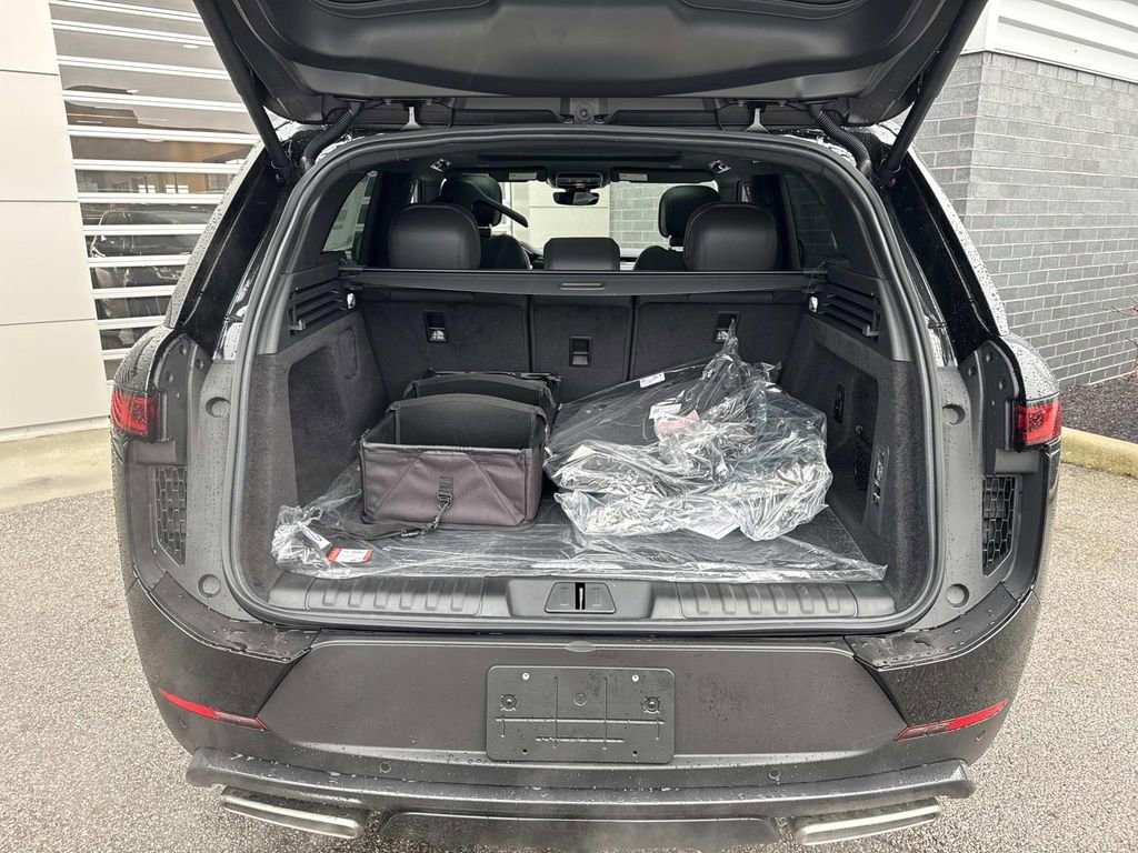 New 2026 Land Rover Range Rover Sport SE image 5