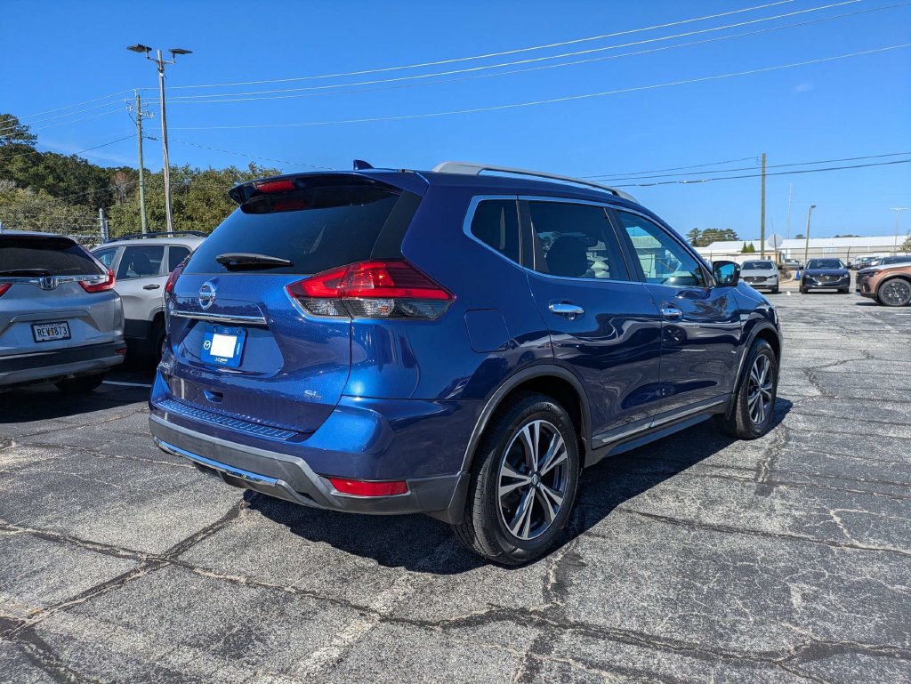 Used 2017 Nissan Rogue SL w/ SL Premium Package FWD image 4