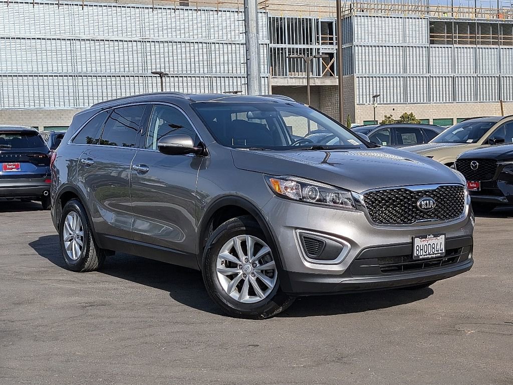 Used 2018 Kia Sorento FWD image 4