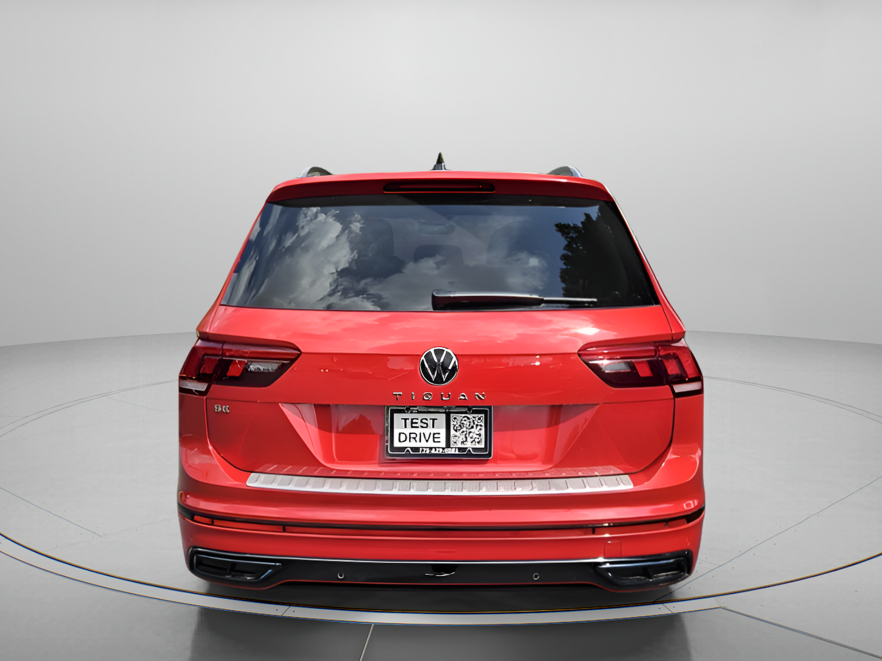 Used 2024 Volkswagen Tiguan SE R-Line FWD image 4