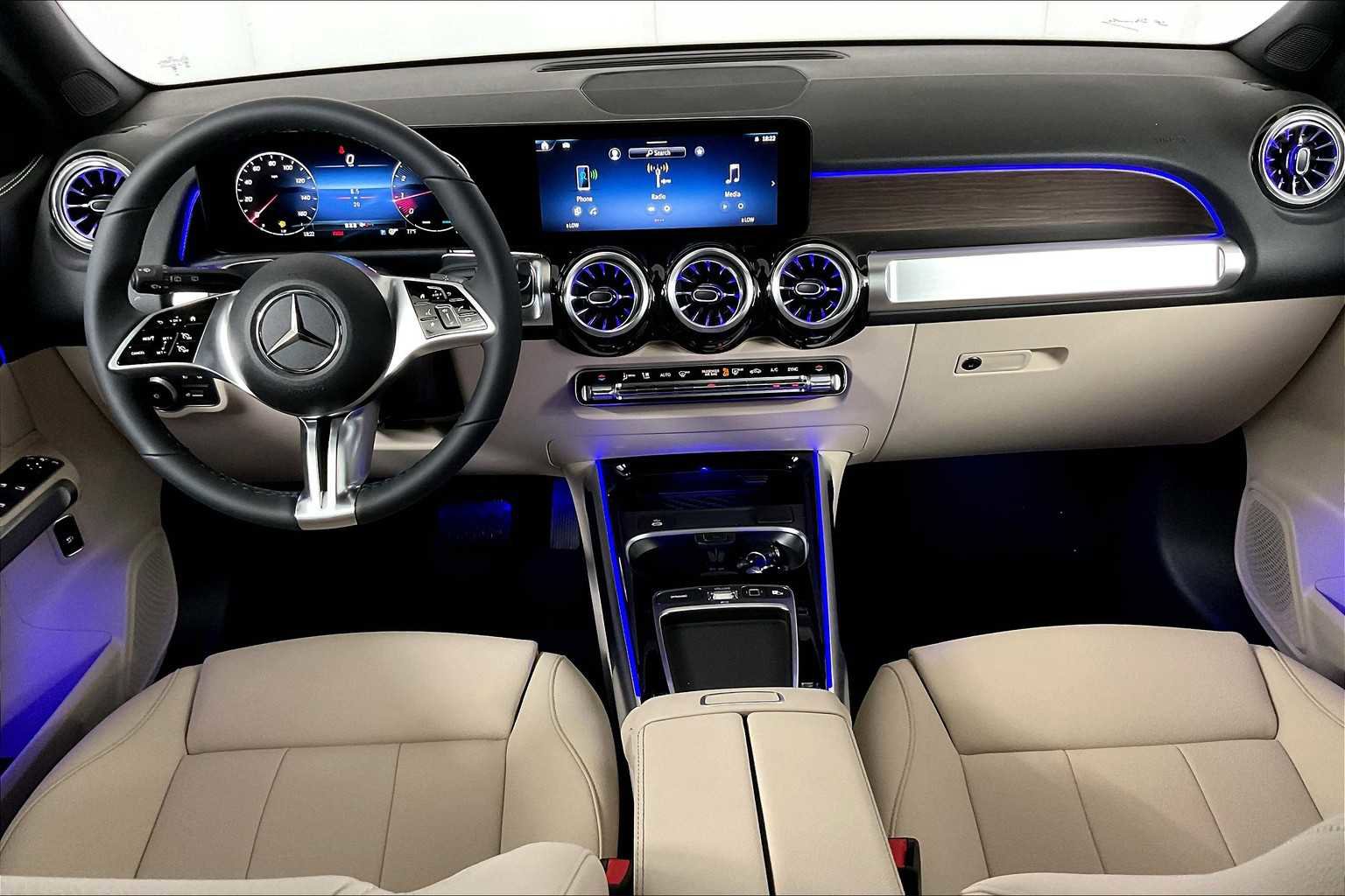 New 2025 Mercedes-Benz GLB 250 4MATIC image 8