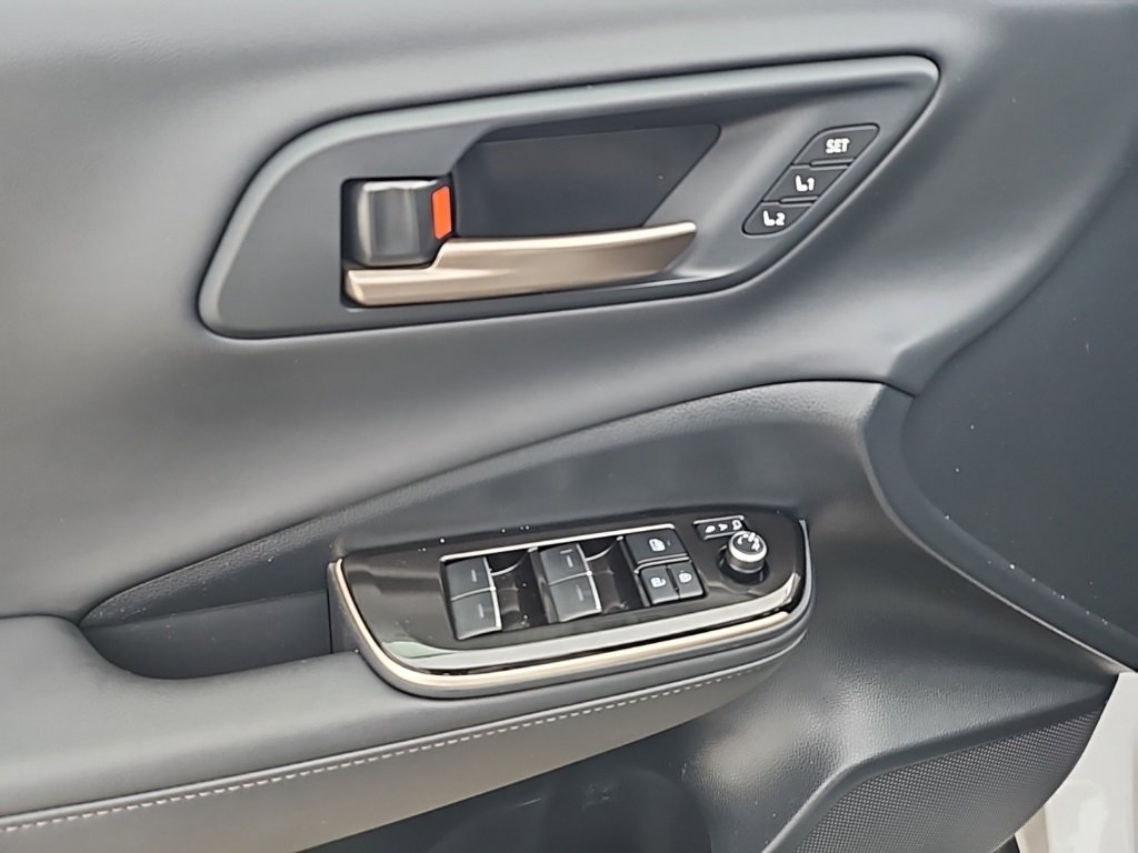 Used 2024 Toyota Crown Limited image 18