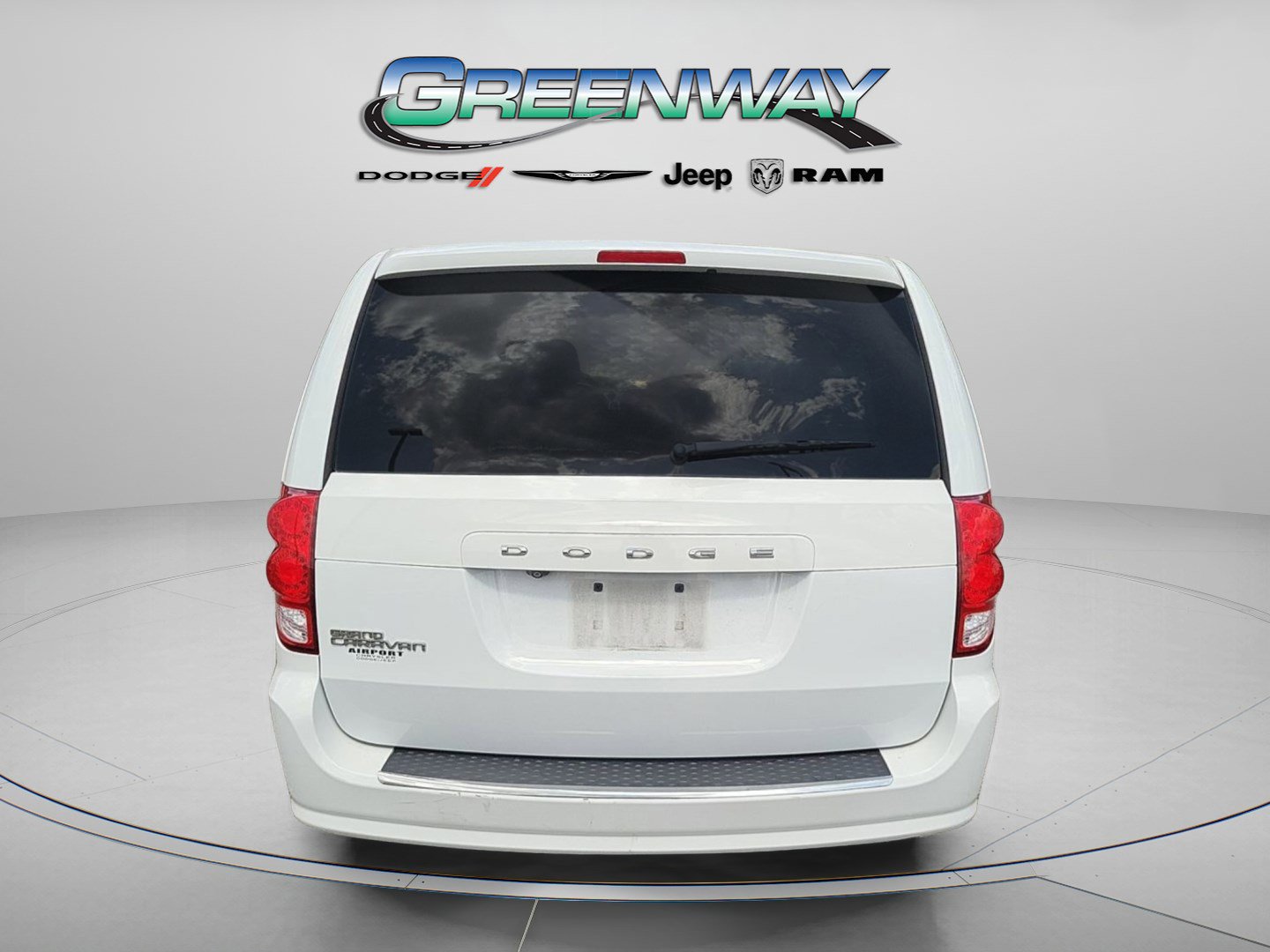 Used 2019 Dodge Grand Caravan SE FWD image 3