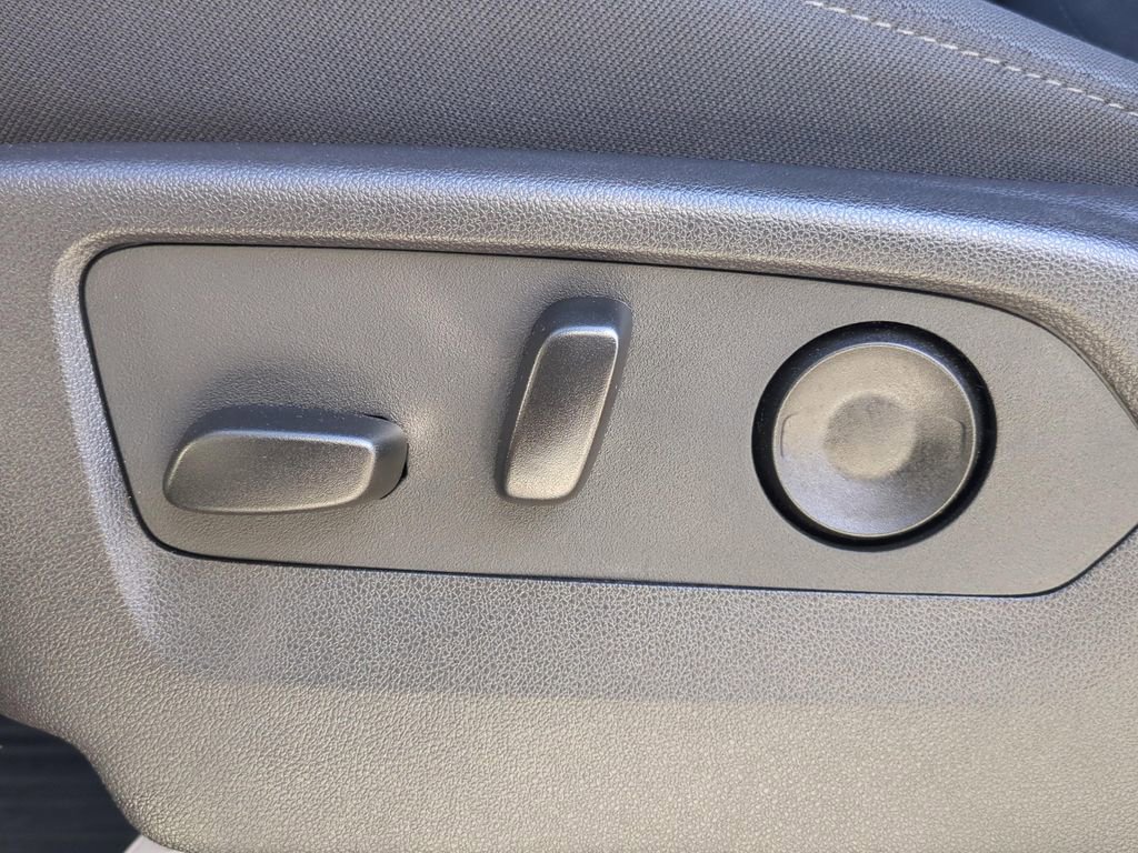 Used 2025 Chevrolet Silverado 1500 Custom image 19