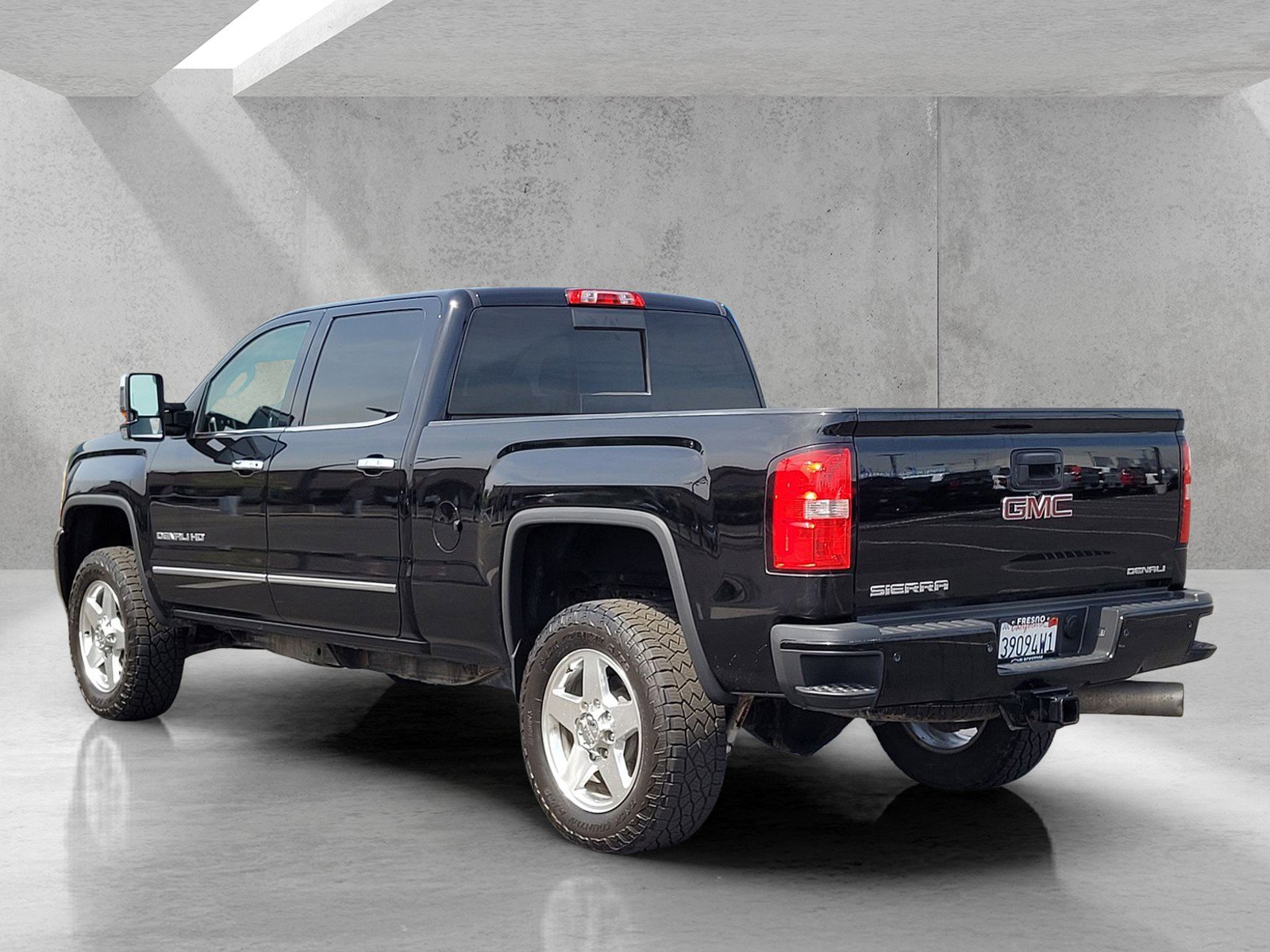 Used 2015 GMC Sierra 2500 Denali w/ Duramax Plus Package image 6