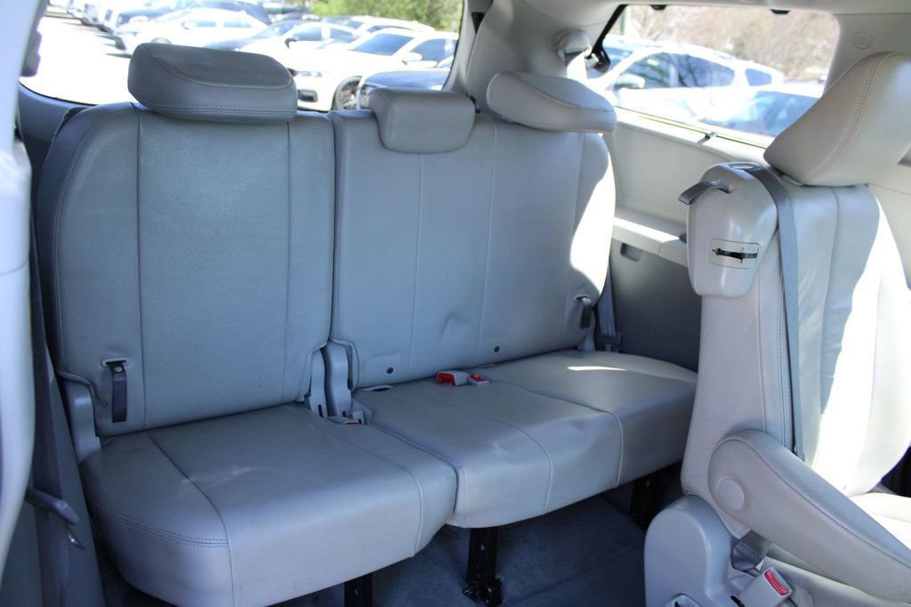 Used 2012 Toyota Sienna XLE image 30
