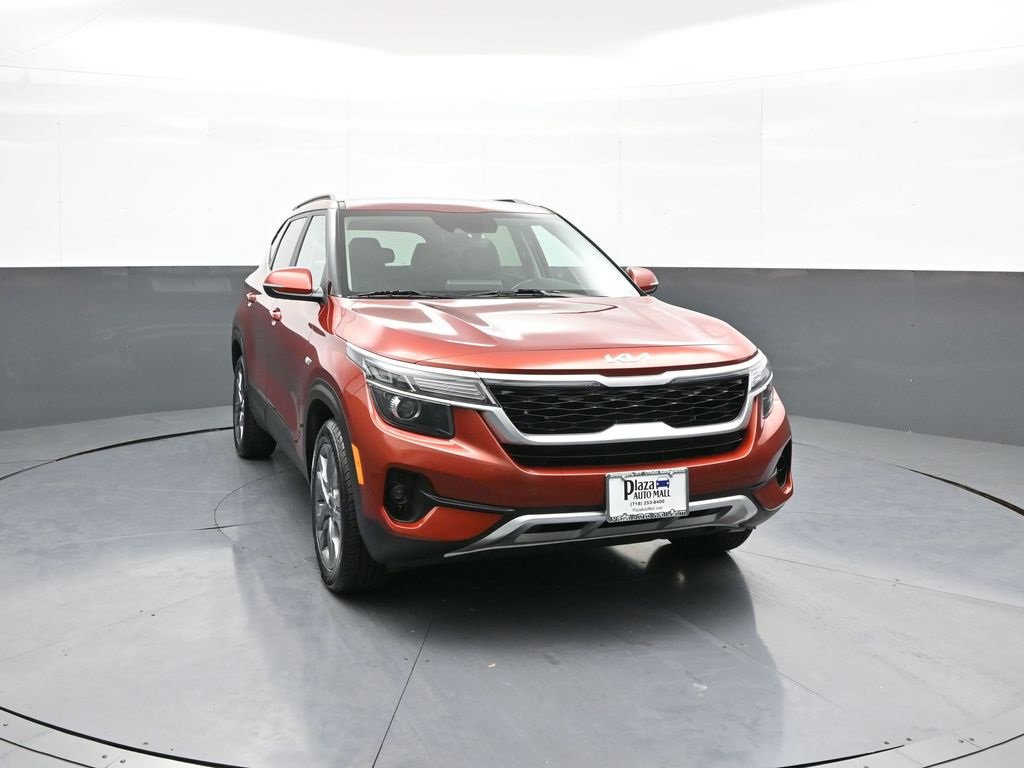 Certified 2022 Kia Seltos S image 3