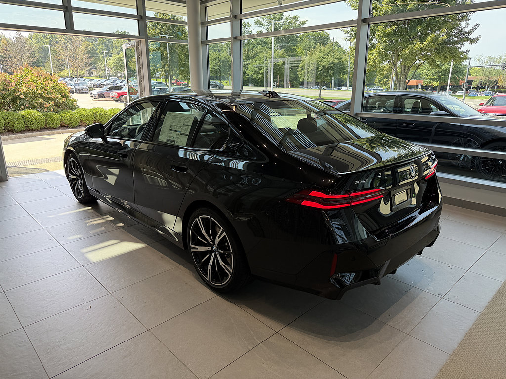 New 2027 BMW 530i xDrive w/ M Sport Package AWD/4WD image 4