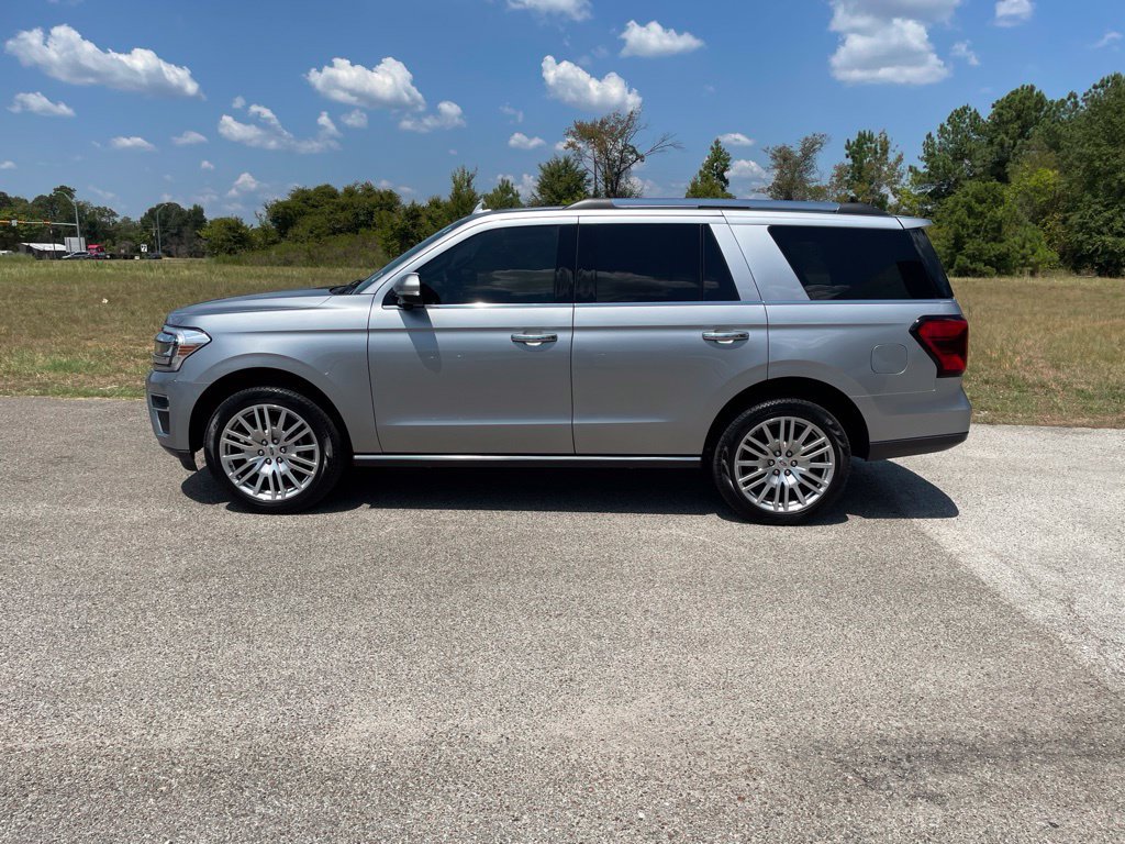Used 2024 Ford Expedition Limited AWD/4WD image 2