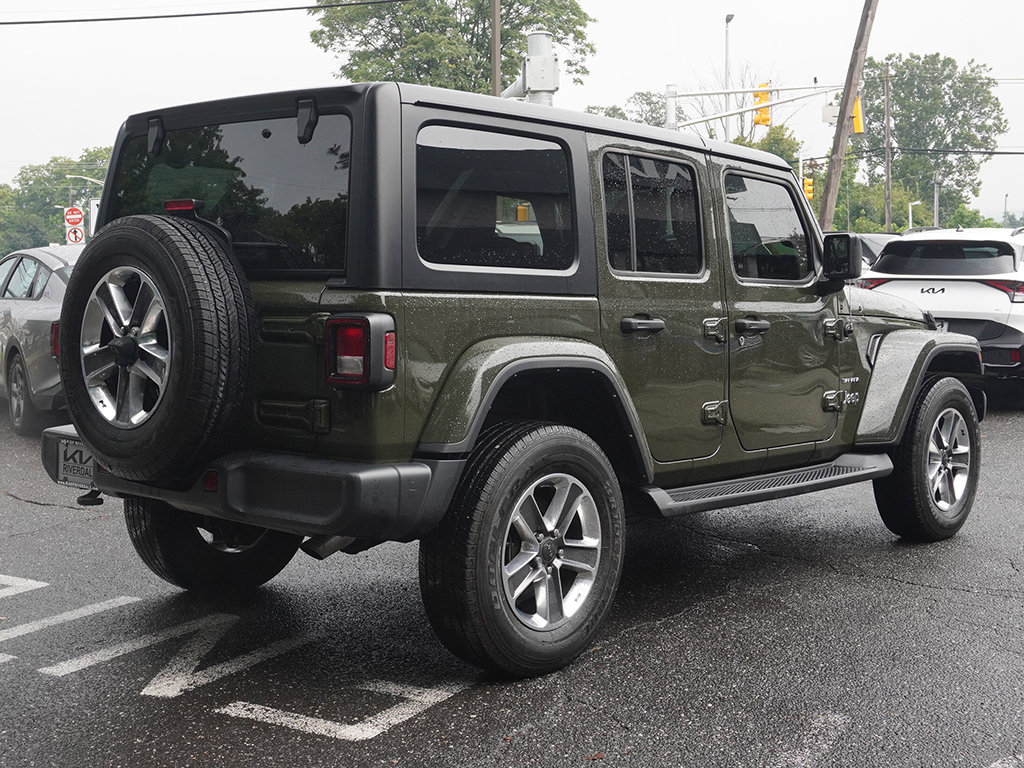 Used 2022 Jeep Wrangler Unlimited Sahara AWD/4WD image 7