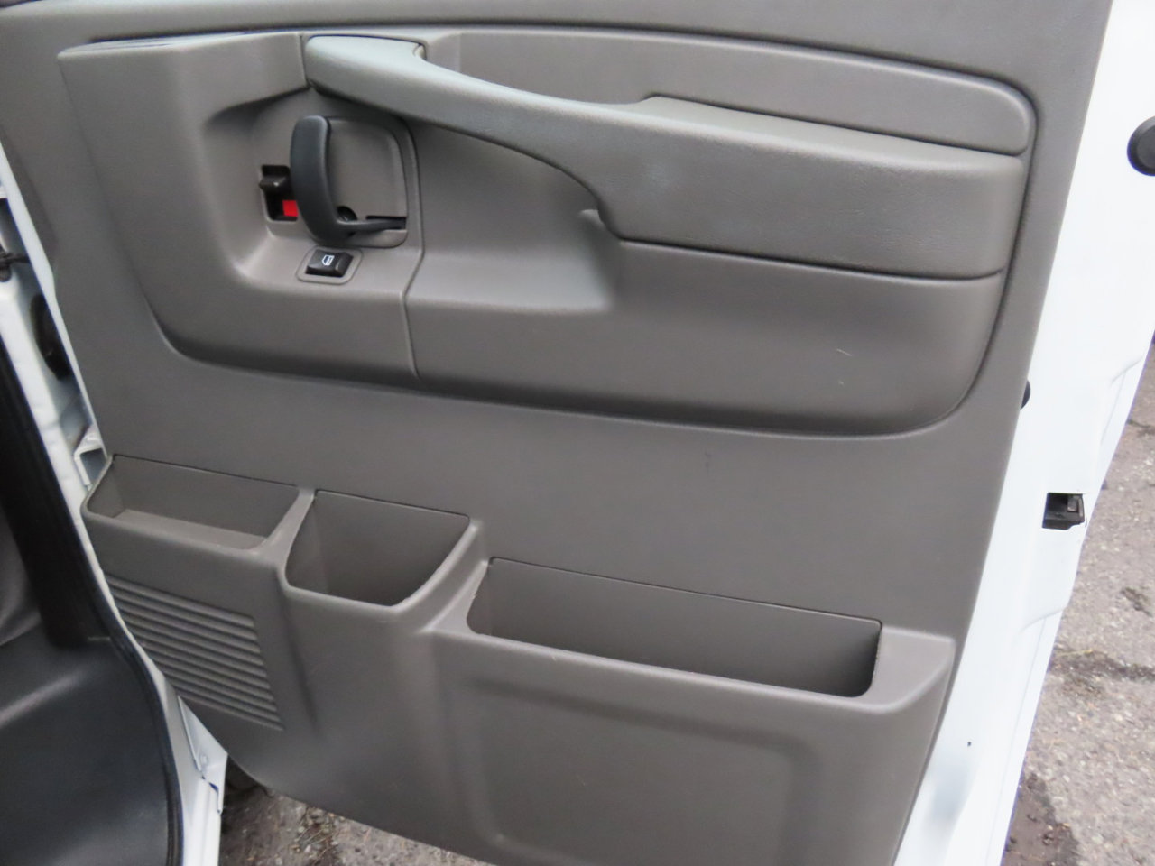 Used 2013 Chevrolet Express 1500 image 17