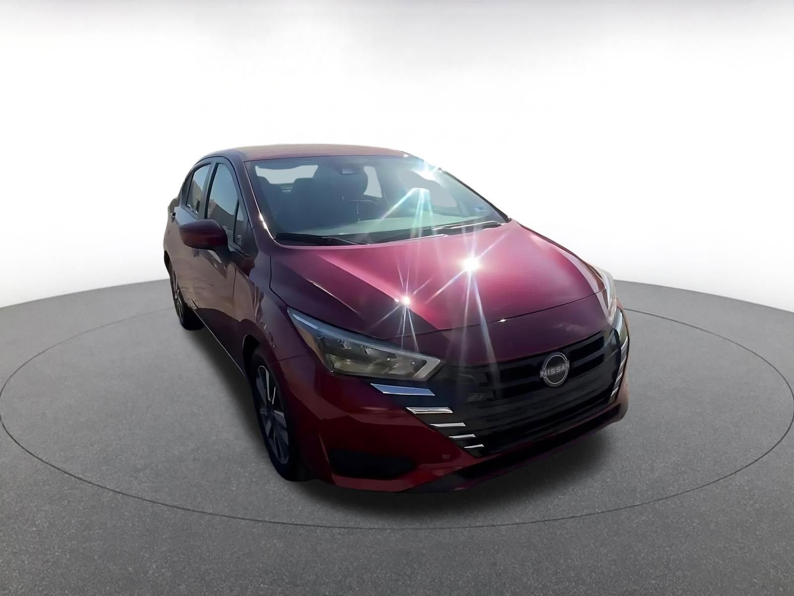 Used 2025 Nissan Versa SV image 3