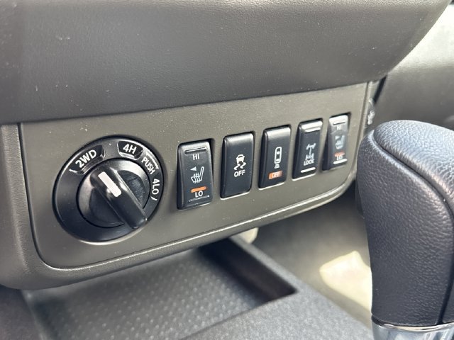 Used 2020 Nissan Frontier PRO-4X w/ Pro-4x Utility Package AWD/4WD image 34