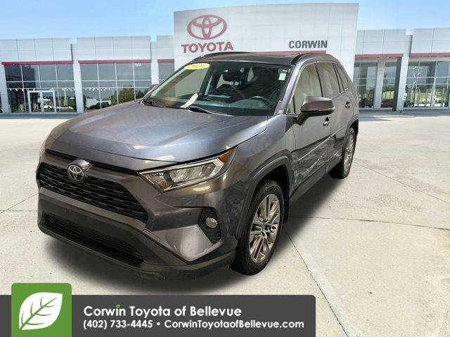 Used 2020 Toyota RAV4 XLE Premium image 4