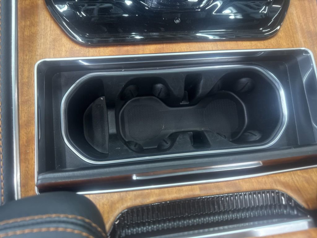 New 2025 Jeep Grand Wagoneer Series III w/ HD Trailer Tow Package image 24