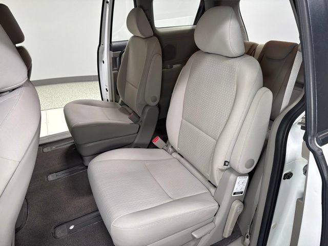 Used 2018 Kia Sedona L FWD image 24