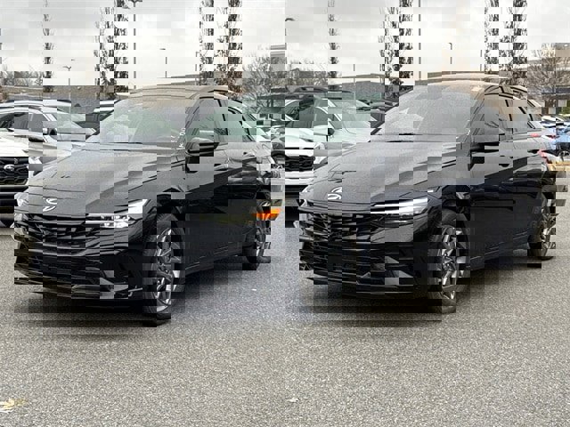 Used 2024 Hyundai Elantra SEL image 12