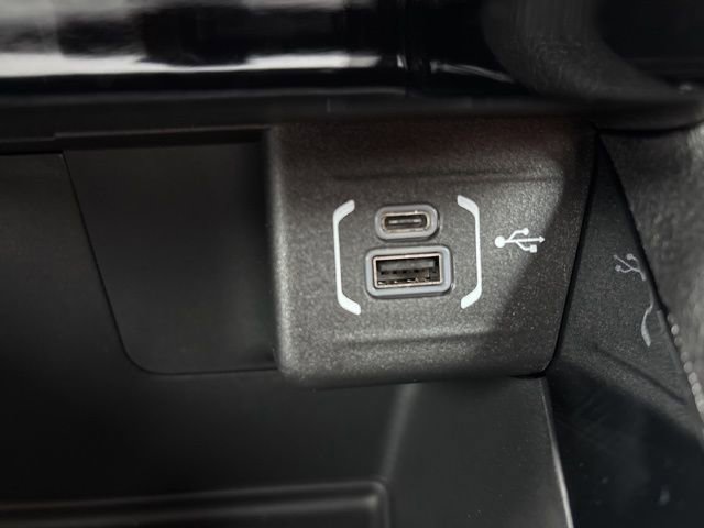 New 2026 Jeep Compass Latitude image 13