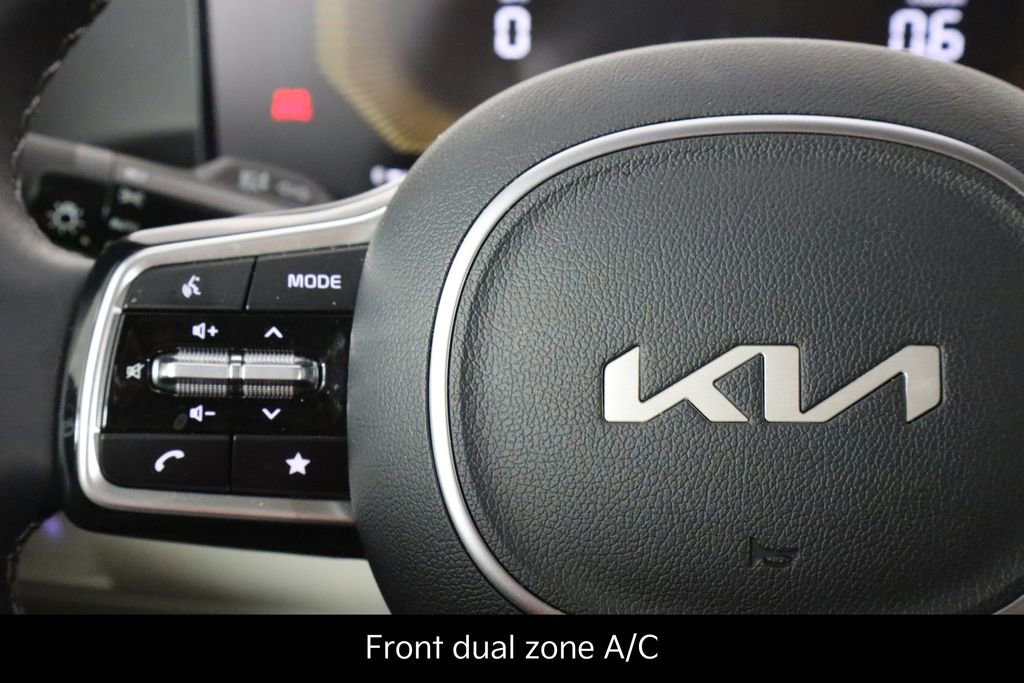 Used 2025 Kia Sorento S FWD image 8