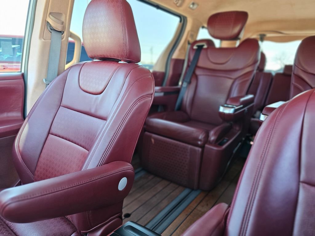Used 2019 Toyota Sienna XLE w/ XLE Navigation Package image 35