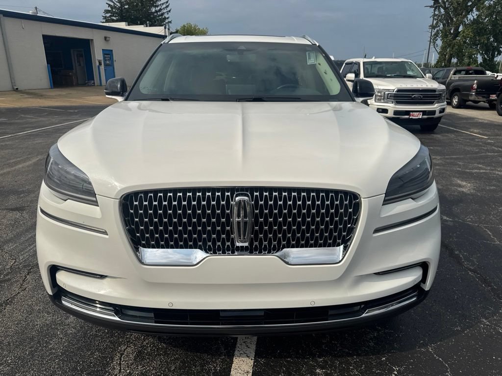Used 2023 Lincoln Aviator AWD w/ Premium Package image 16