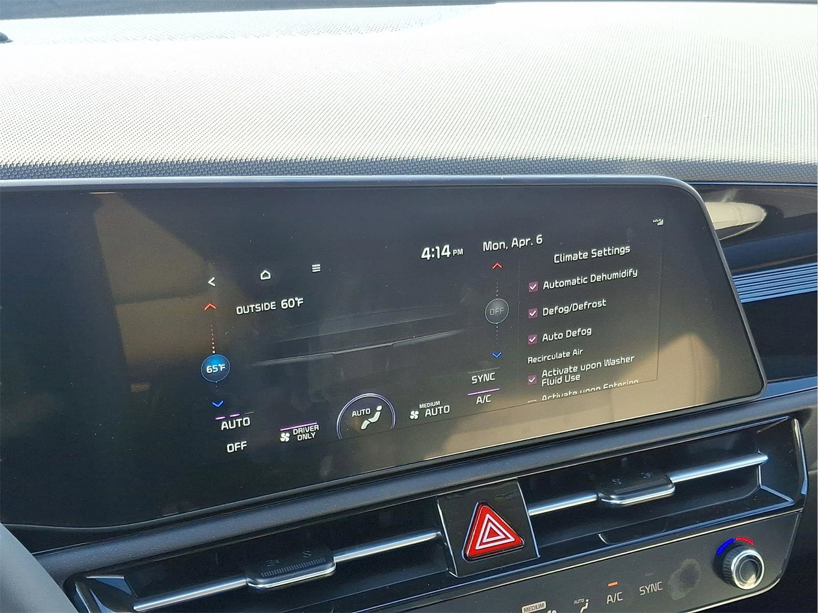 Used 2025 Kia Niro EX FWD image 27