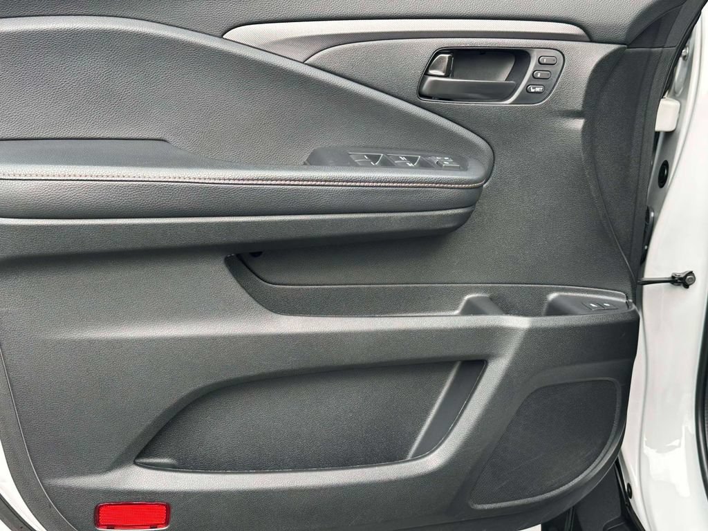 Certified 2023 Honda Passport TrailSport image 17