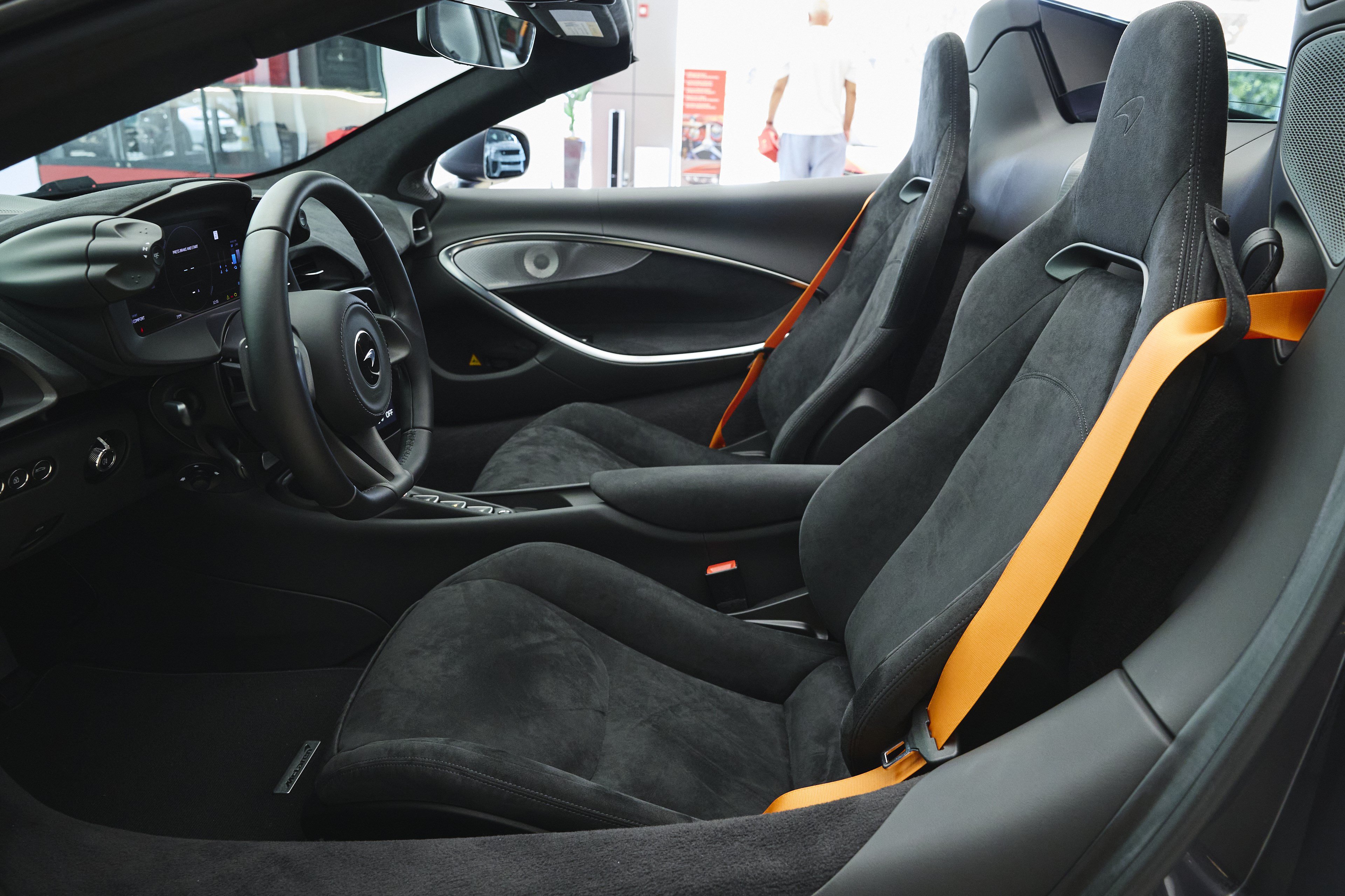 Used 2025 McLaren Artura Spider RWD image 8