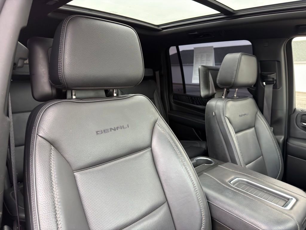 Used 2023 GMC Yukon XL Denali w/ Denali Reserve Package image 27