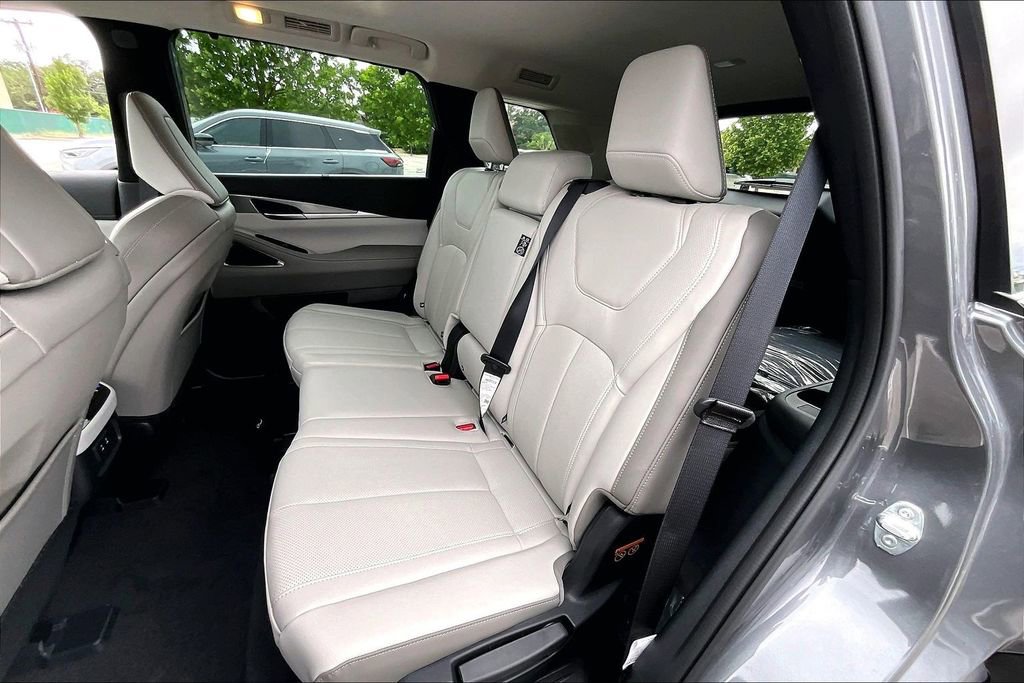 New 2026 INFINITI QX60 Luxe FWD image 18