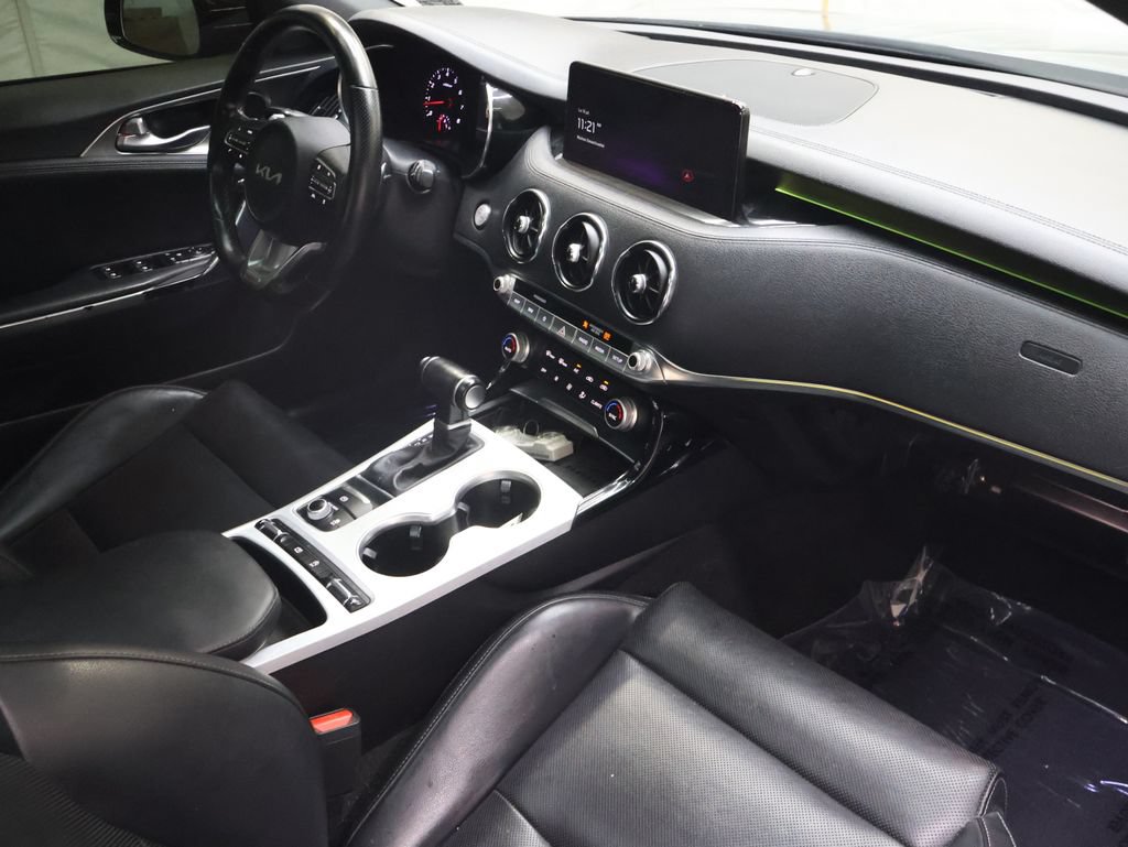 Used 2022 Kia Stinger GT1 RWD image 10