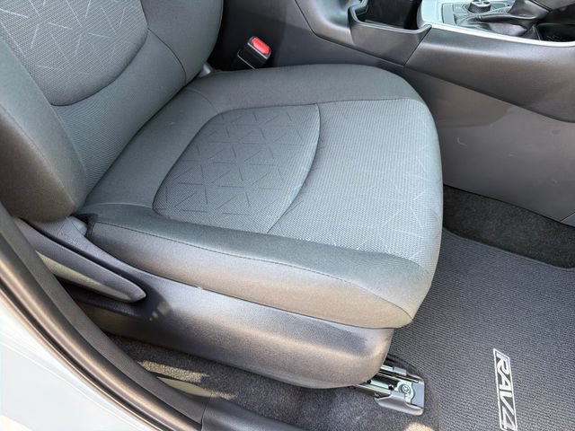 Used 2025 Toyota RAV4 XLE AWD/4WD image 26