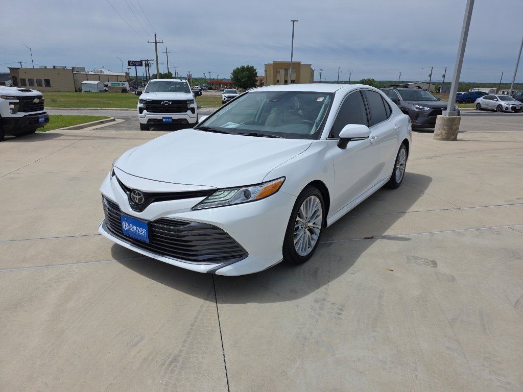 Used 2020 Toyota Camry XLE image 3