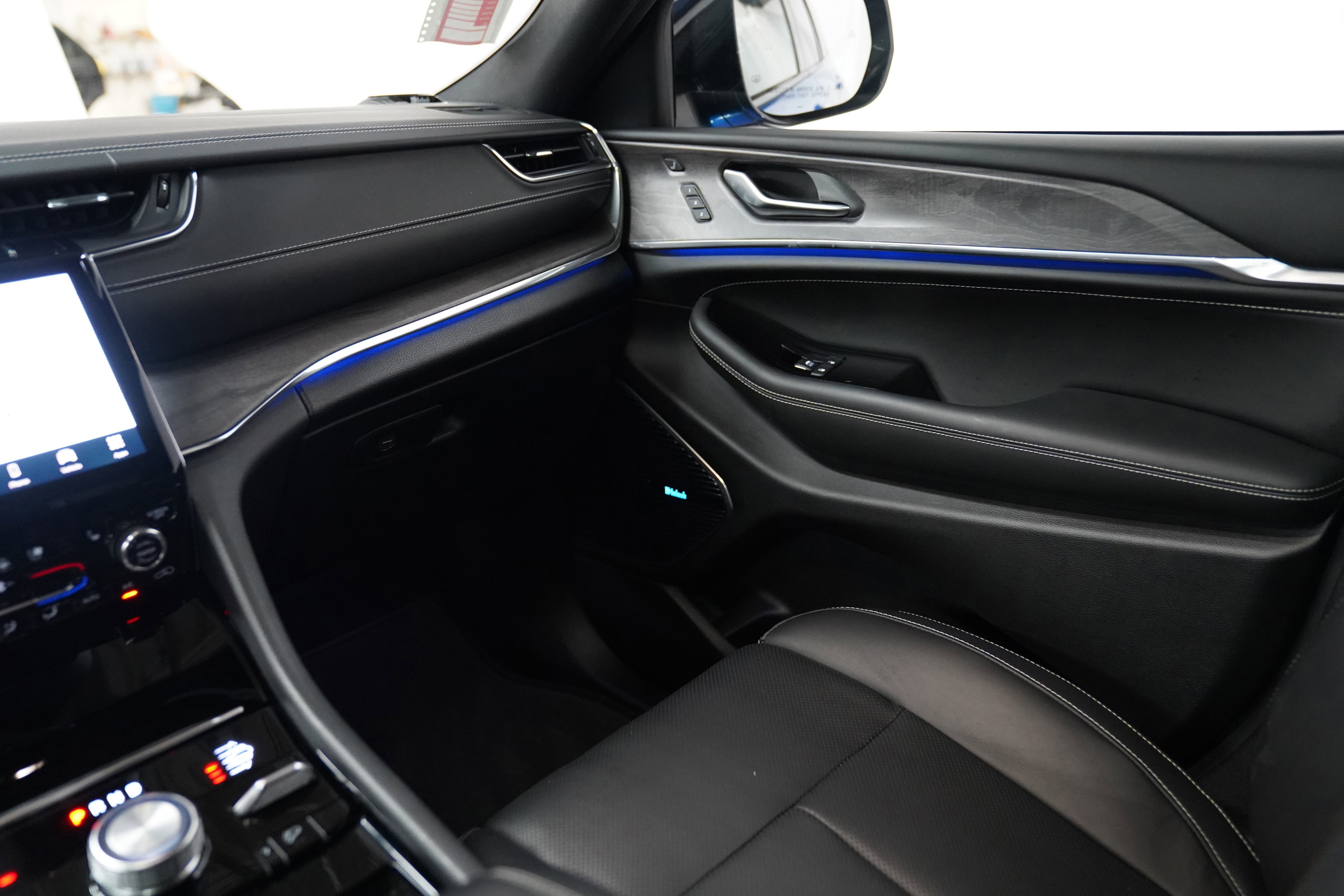 Used 2023 Jeep Grand Cherokee Overland w/ Advanced Protech Group III image 14