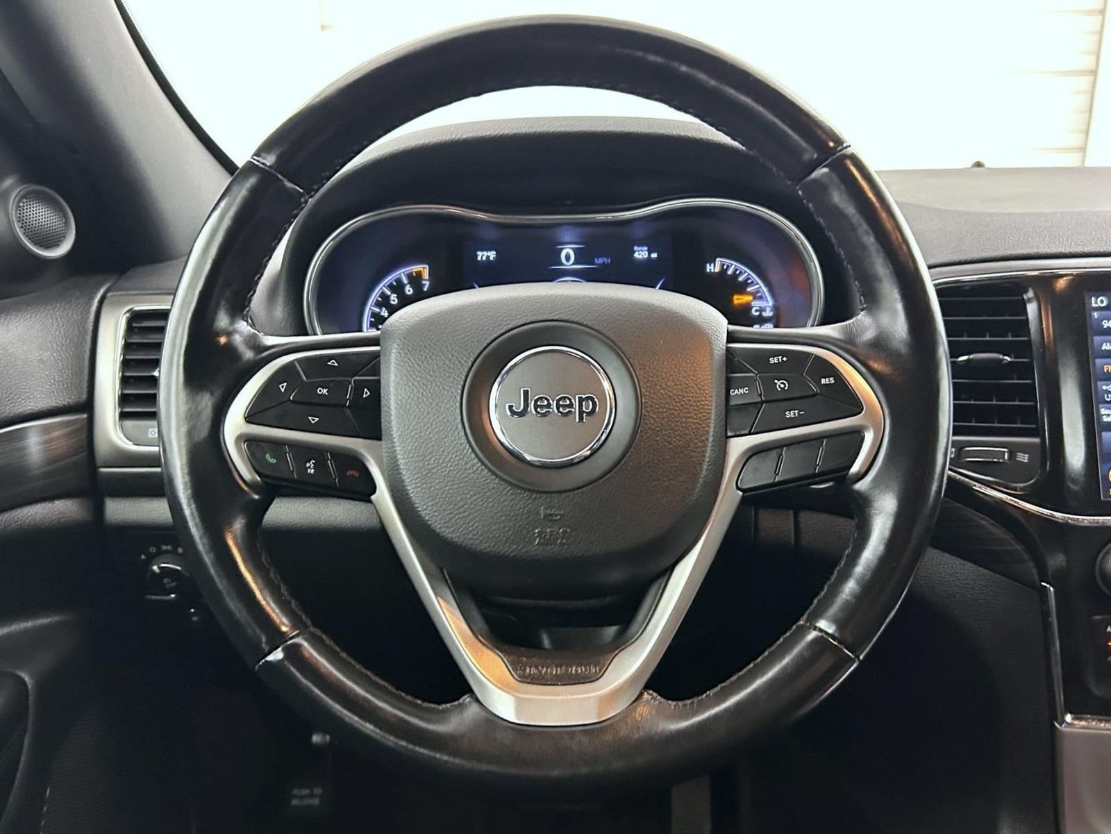 Used 2022 Jeep Grand Cherokee Laredo X AWD/4WD image 11