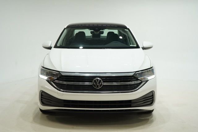 Used 2024 Volkswagen Jetta SE image 3