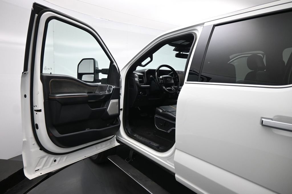 Certified 2024 Ford F250 Platinum AWD/4WD image 9