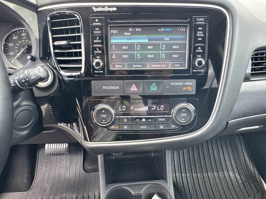 Used 2016 Mitsubishi Outlander SEL FWD image 29