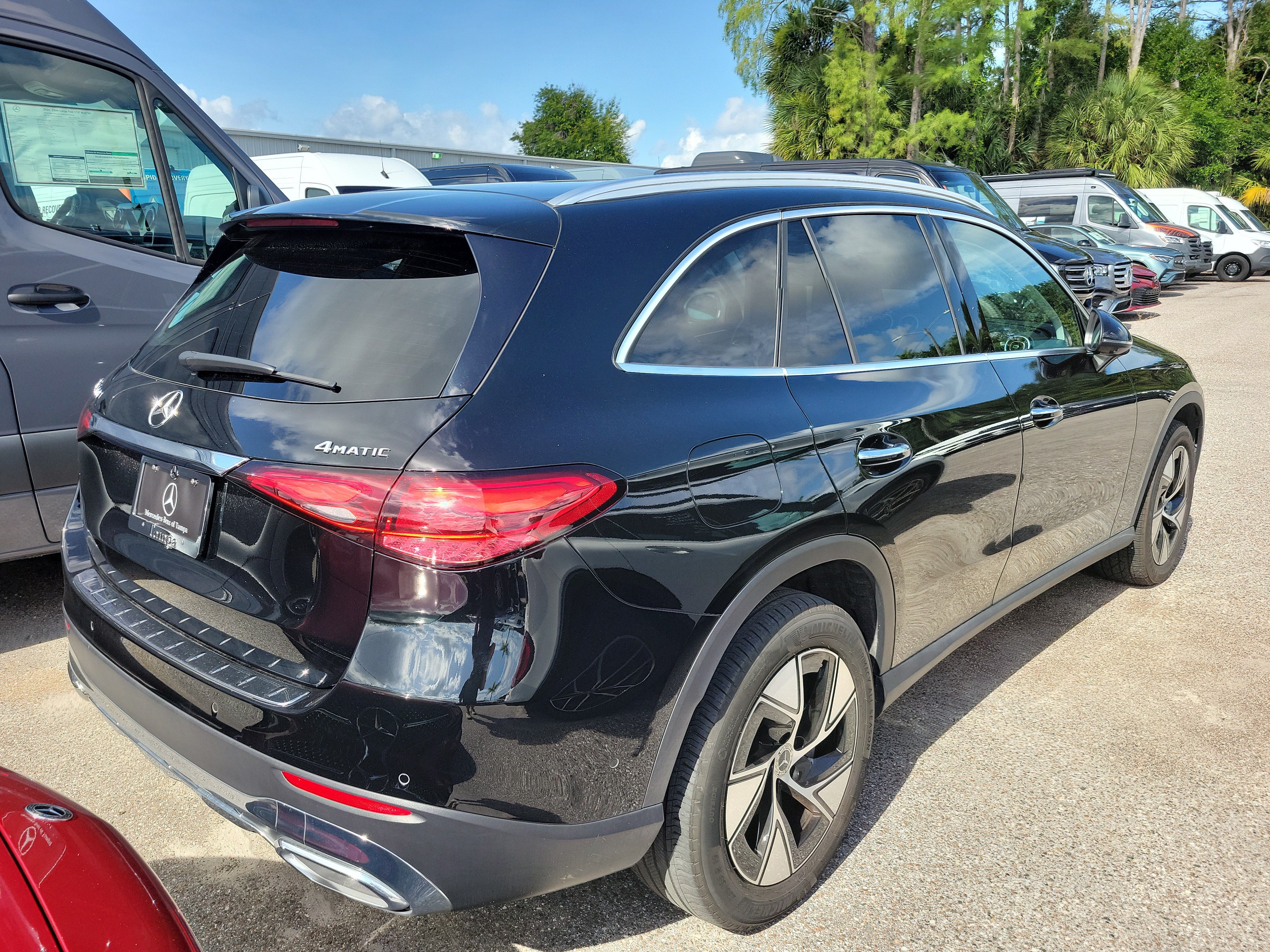 Used 2024 Mercedes-Benz GLC 300 4MATIC image 3