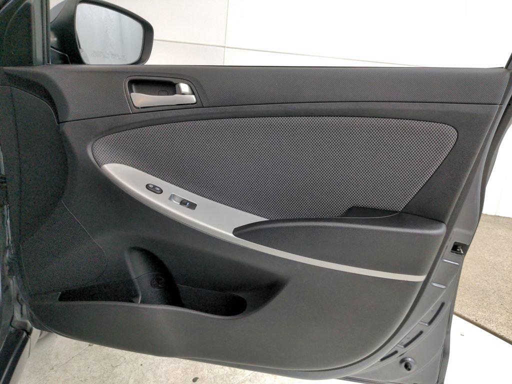 Used 2013 Hyundai Accent GS FWD image 24