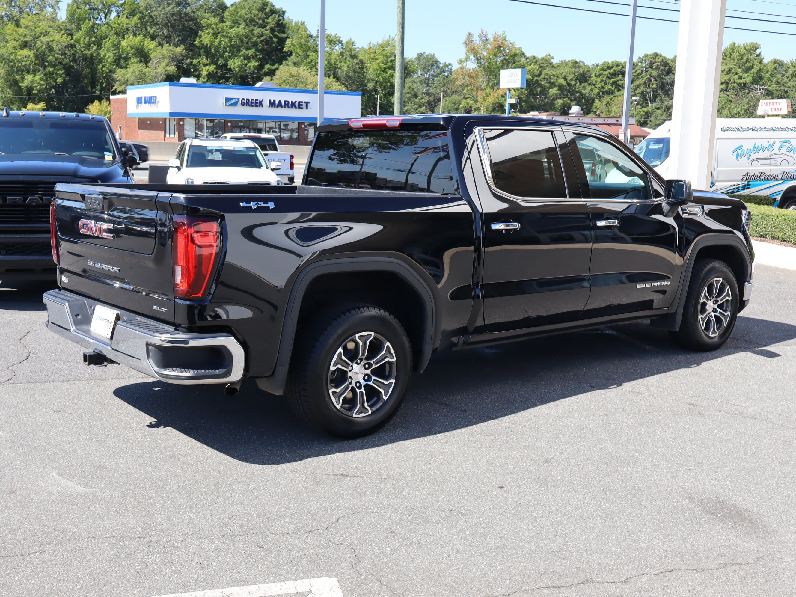 Used 2025 GMC Sierra 1500 SLT AWD/4WD image 10