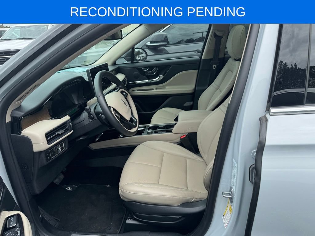 Used 2025 Lincoln Corsair Grand Touring AWD/4WD image 8
