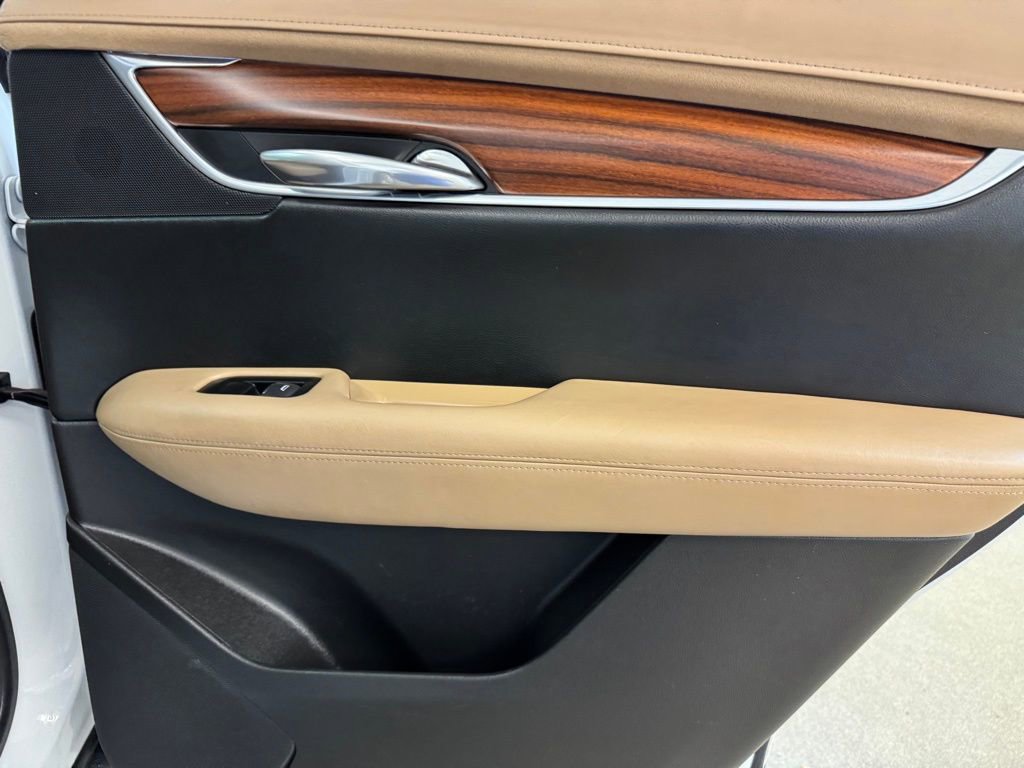 Used 2017 Cadillac XT5 Platinum w/ Driver Assist Package image 29