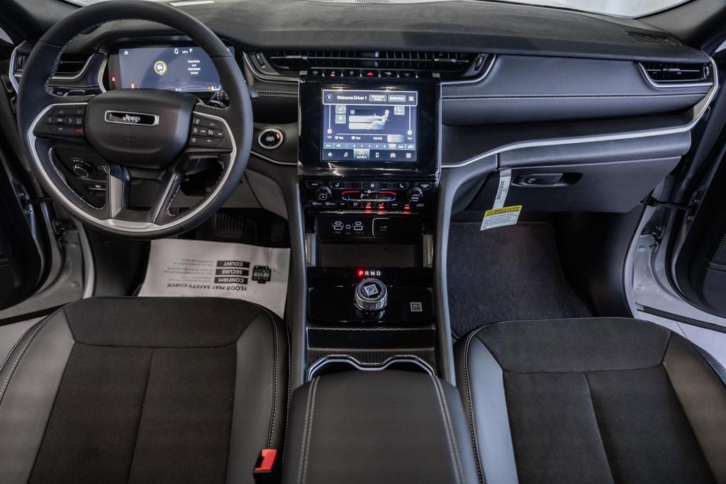 New 2025 Jeep Grand Cherokee Altitude image 19