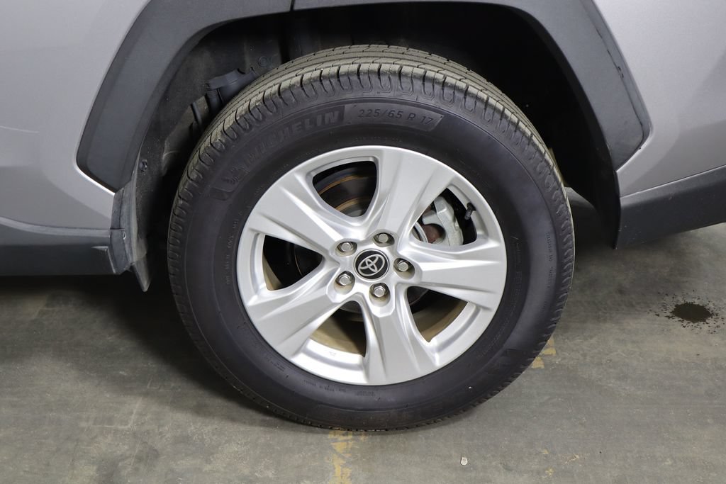 Used 2021 Toyota RAV4 XLE w/ Convenience Package FWD image 42