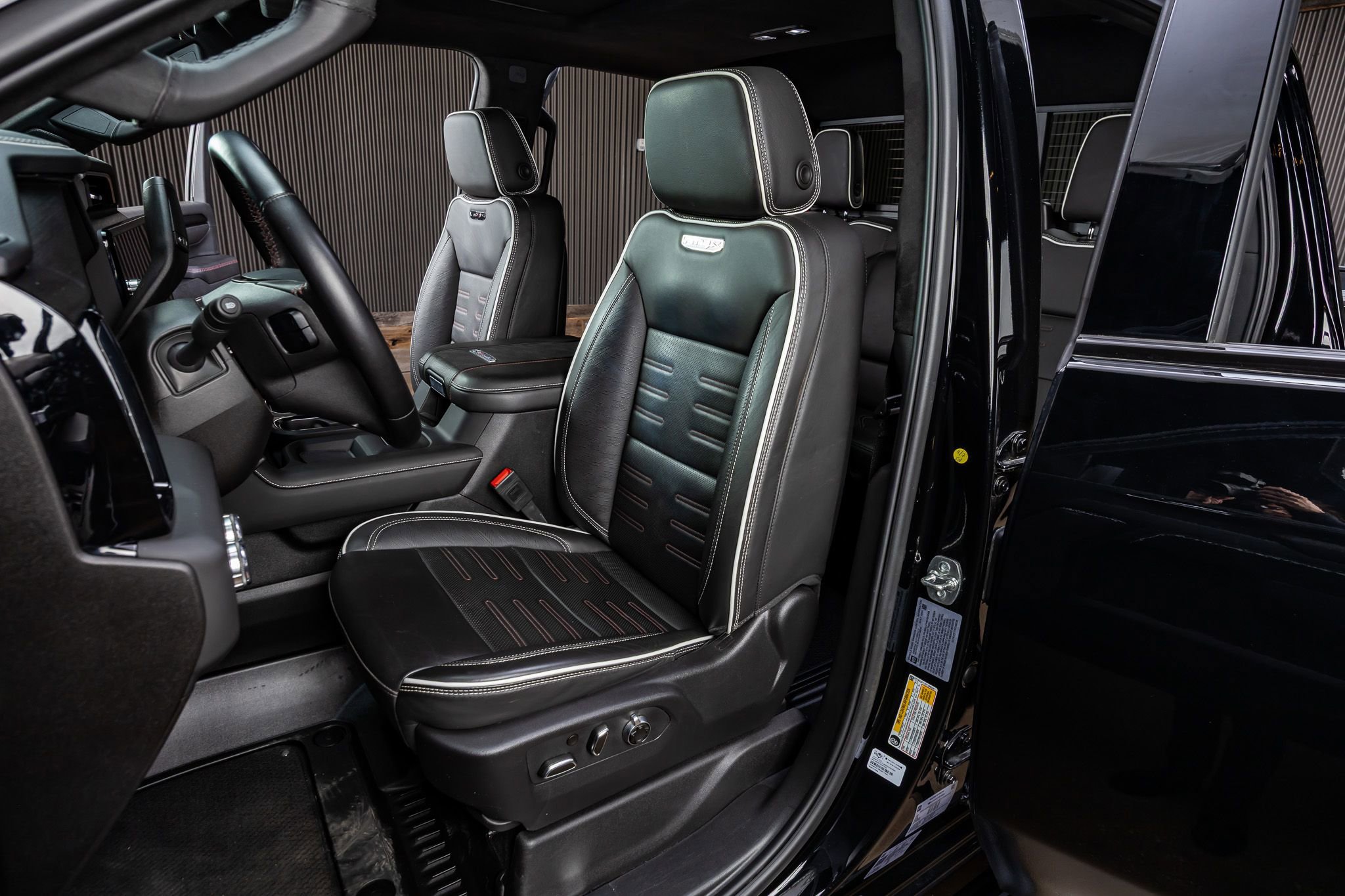 Used 2025 GMC Sierra 2500 AT4X image 30