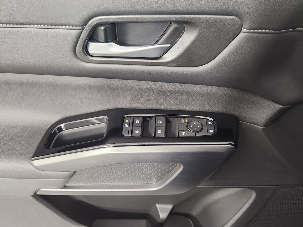 New 2026 Nissan Pathfinder SL AWD/4WD image 9