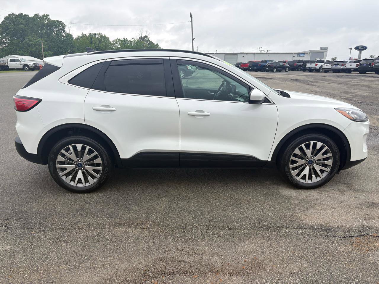 Used 2022 Ford Escape Titanium w/ Class II Trailer Tow Package AWD/4WD image 2