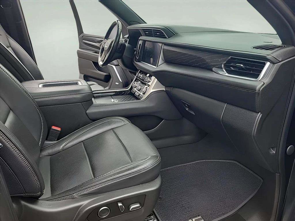 Used 2021 GMC Yukon XL Denali w/ Denali Premium Package image 30